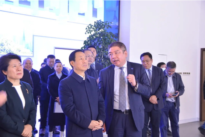 奋进新征程丨湖南省委书记许达哲一行莅临腾博官网诚信为本环境长沙基地调研考察