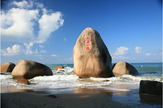 化身蓝海卫士，守护三亚海滨丨腾博官网诚信为本环境首个“海域保洁”项目正式签约进场